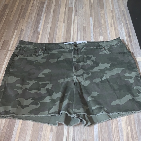 Sonoma camo denim high rise shorts! - Picture 2 of 4
